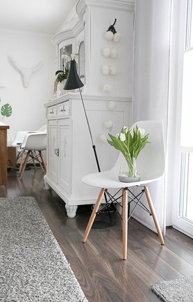 Ein Stuhl kann auch ein Beistelltisch sein