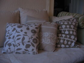 Kissenparade auf dem Sofa...