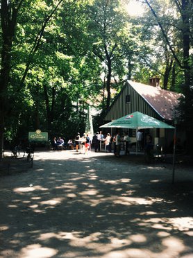 Ein Ausflugstipp mitten in München: Das Fräulein Grüneis - der Kiosk am Eisbach