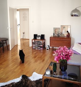 Neues Wohnzimmer mit Ausblick in den Flur