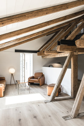 Bauernhaus und Scheune