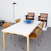 Arne Jacobsen Stühle mit Alvar Aalto Tisch