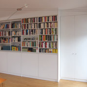 Bücherregal mit Stauraum - geschlossen