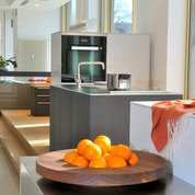 Orangen in einer Holzschale